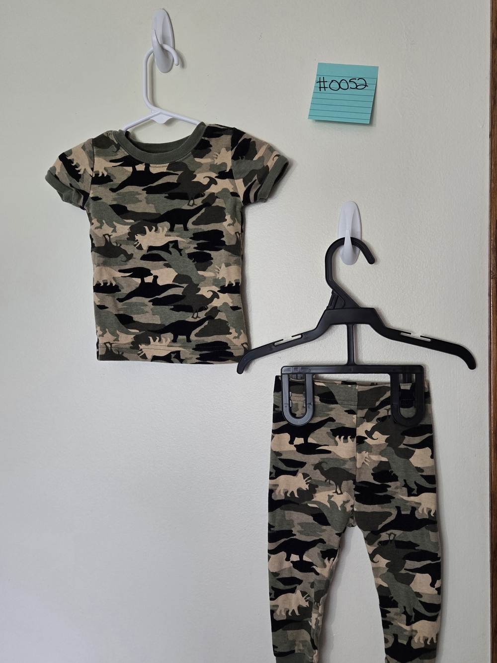 Old Navy 12-18M Baby Camo Shirt in Green, Tan, Black #0052